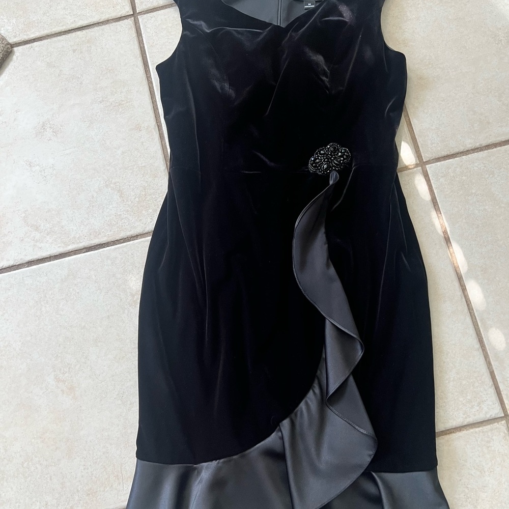 Alex Evenings Black and Silver Asymmetrical Dress